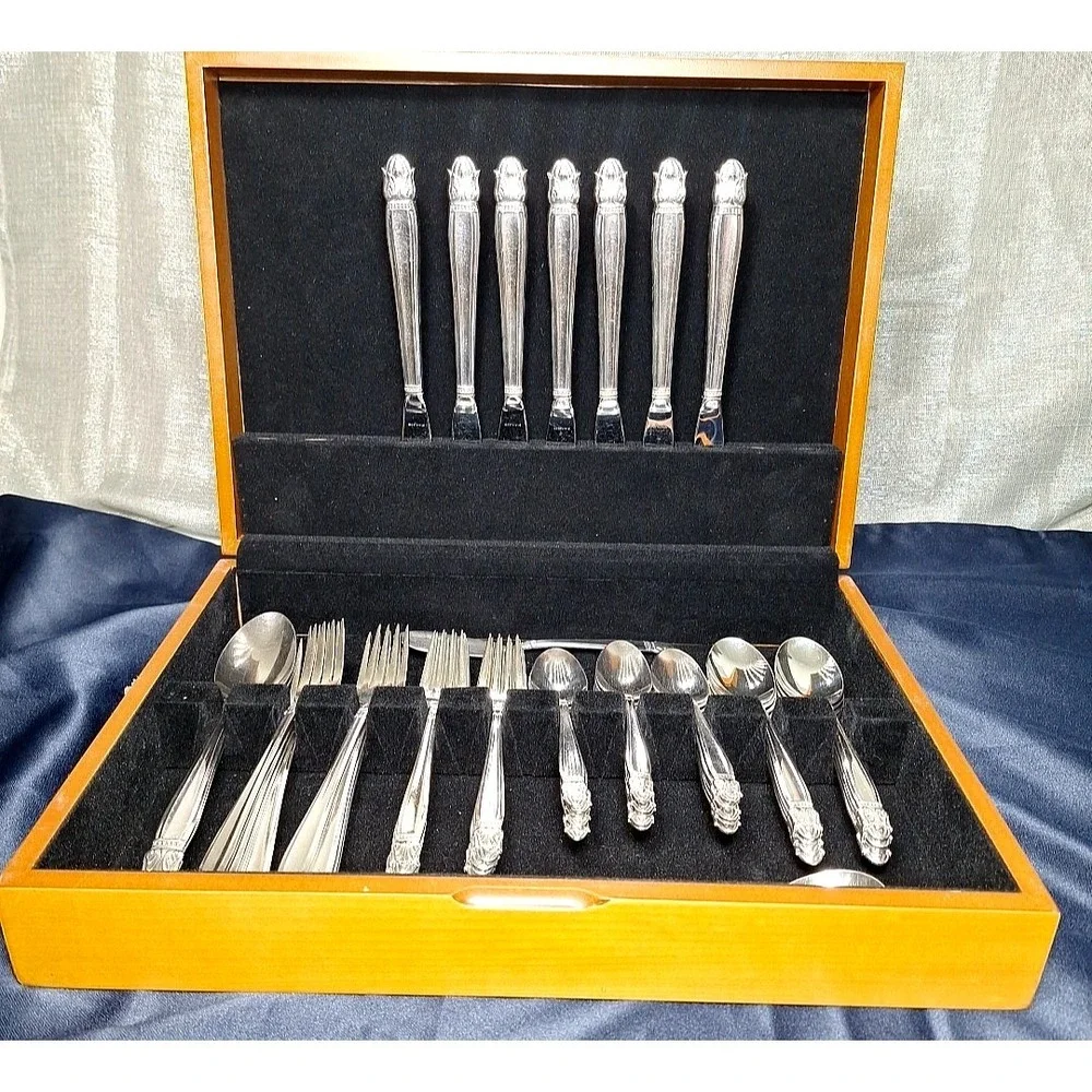 Holmes & Danish Princess Silverplate Flatware in Case 50‎ Pieces Wood Box